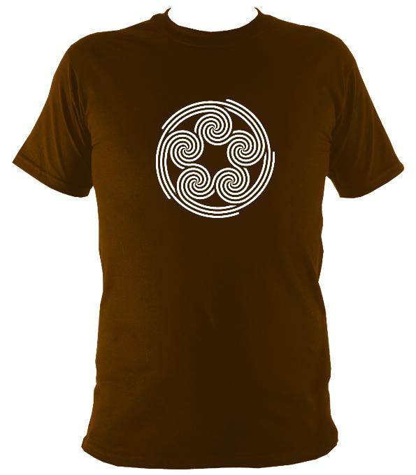 Modern Celtic Five Spirals T-shirt - T-shirt - Dark Chocolate - Mudchutney