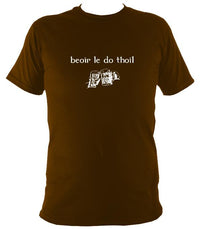 Irish Gaelic "Beer please" T-shirt - T-shirt - Dark Chocolate - Mudchutney
