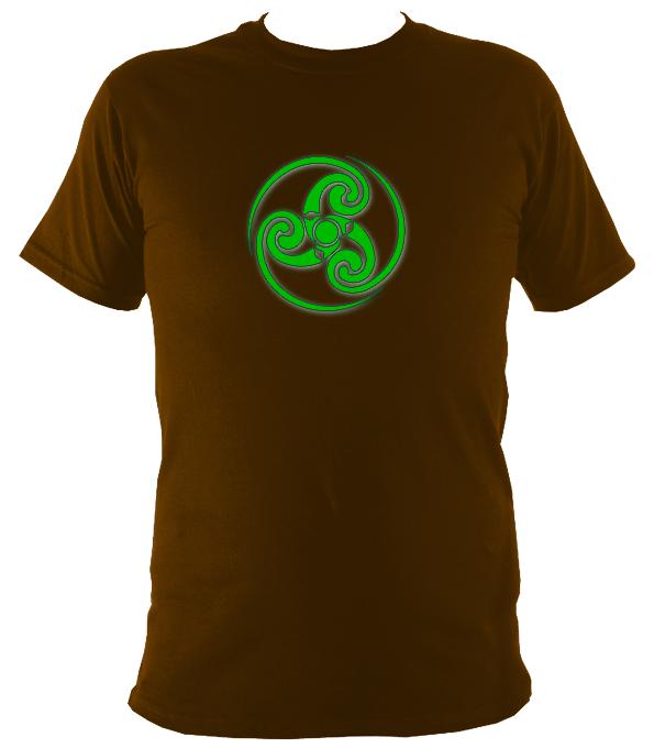 Green Swirly Style Celtic Tribal Spiral T-Shirt - T-shirt - Dark Chocolate - Mudchutney